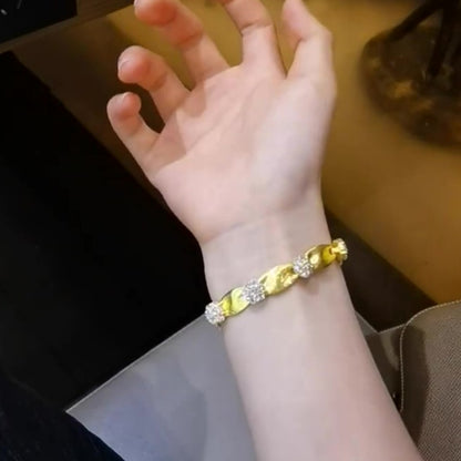 Jzora handmade satin-finish gold texture floral cluster bracelet
