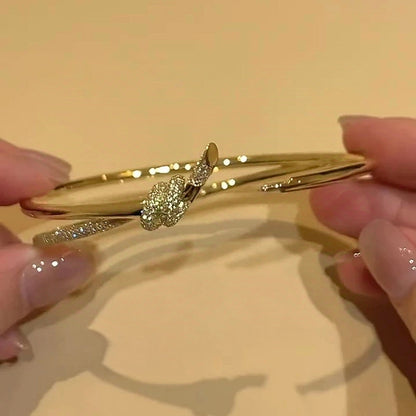 Jzora handmade elegant & classic gold knot pavé bracelet